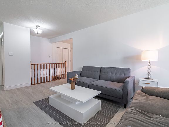4th image of 19 Windsor Dr