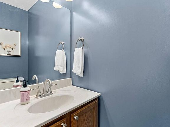 5th image of 822 E Jefferson St APT 1