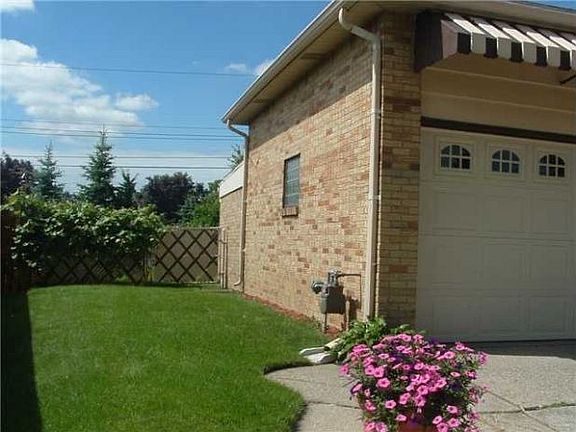 2nd image of 9 Parkview Ter