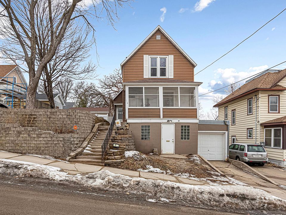 1st image of 118 1st St SW