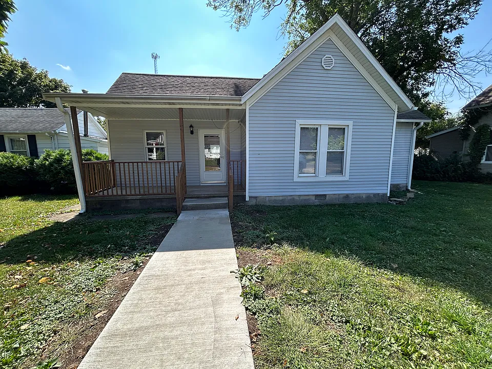 104 E North St