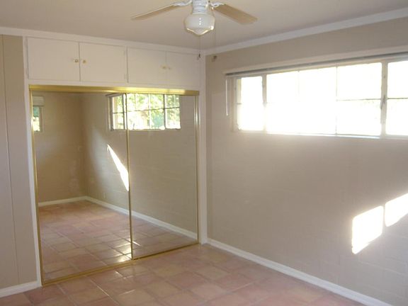 5th image of 2611 E Earll Dr