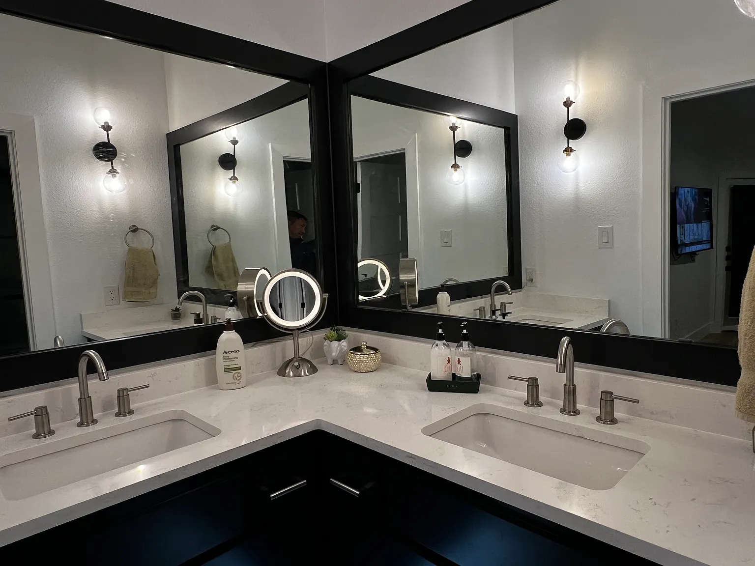 2 bed, 1004 sqft, $2,975 — Photo 4