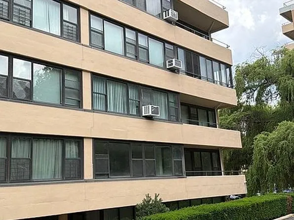 16610 Powells Cove Blvd APT 2C, Flushing, NY 11357