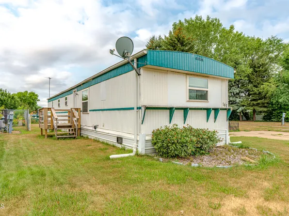 142 Northwest Dr, Bismarck, ND 58504