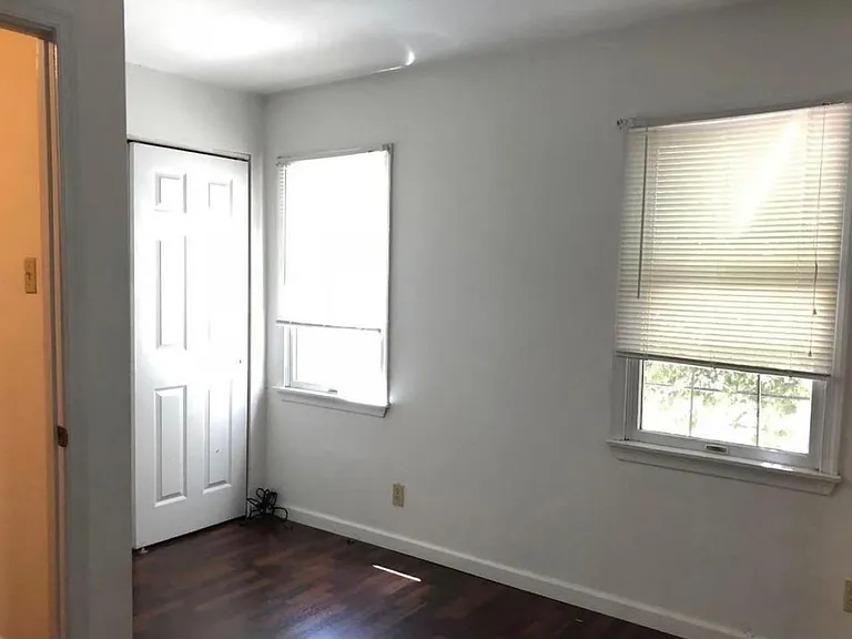 2131 Clymer St — Photo 13