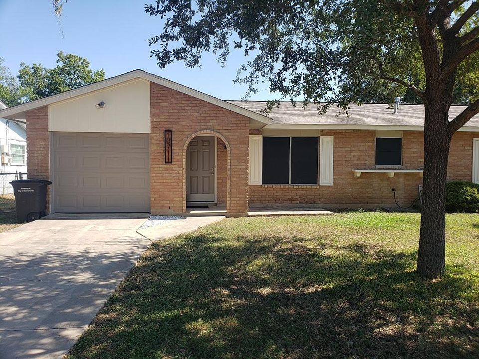 2nd image of 10711 Lazy Oaks Dr