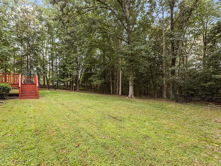 109 Oaklake Ct — Photo 33