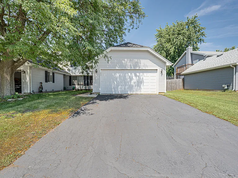 1130 Brockton Ct — Photo 1