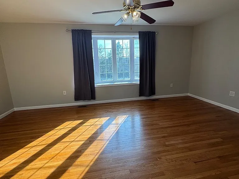 14780 Jordan Ln — Photo 5