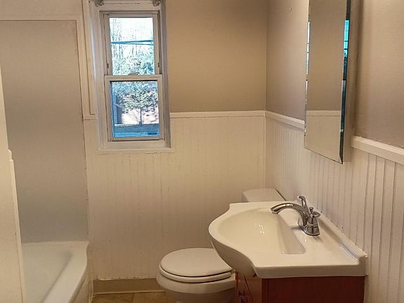 5th image of 18923 Hilliard Blvd #7