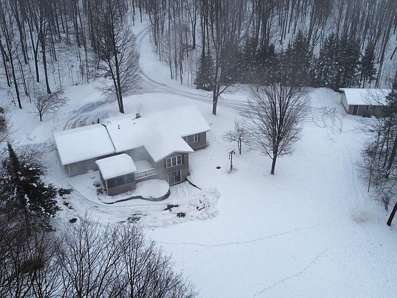 3rd image of W10350 Deer Trail Ln