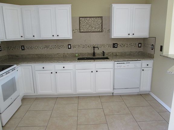 5th image of 214 Lee St