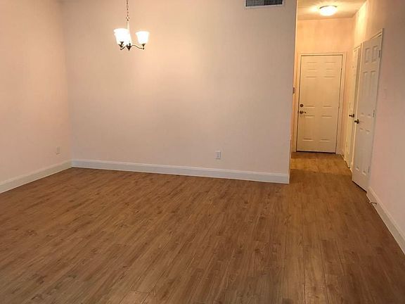 4th image of 194 Wilcrest Dr #194