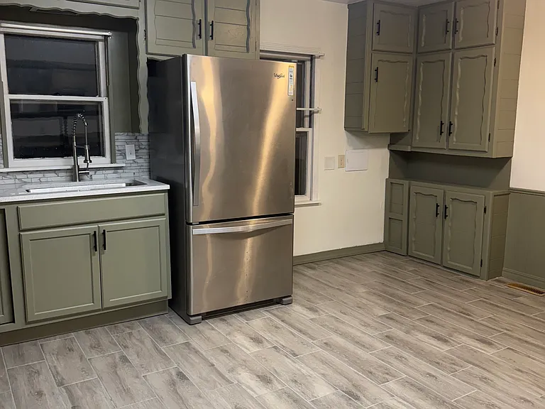 1208 E Hurd St — Photo 14