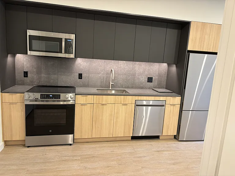 24 8th St #4B — Photo 9