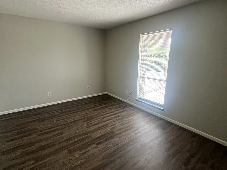 Malibu Apartments — Photo 10