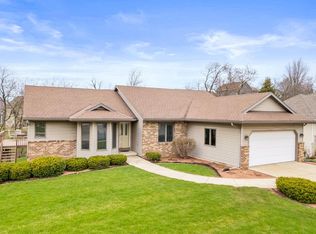 636 S 1st St, Mount Horeb, WI 53572