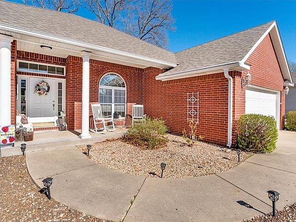 4th image of 60 Taylor Dr