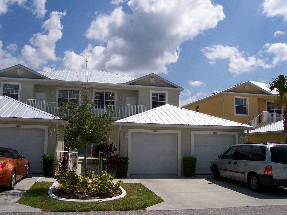 Exterior Single detached garage