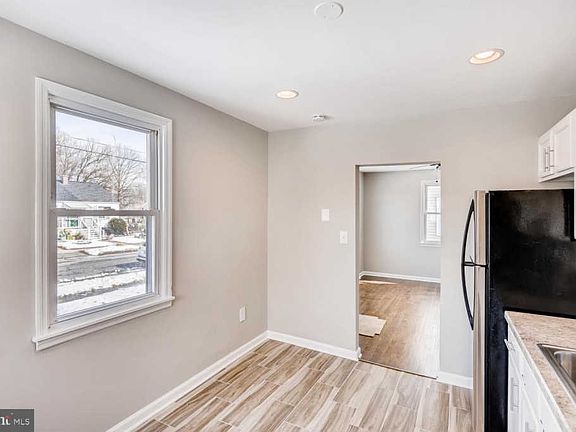 4th image of 78 Norman Ave