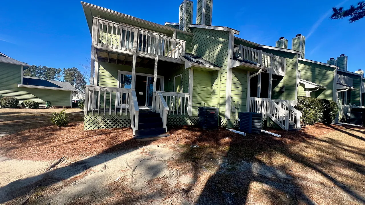 3 bed, 1418 sqft, $2,050 — Photo 2