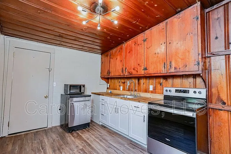 2 bed, 1.0 bath, 728 sqft, $1,249 — Photo 4