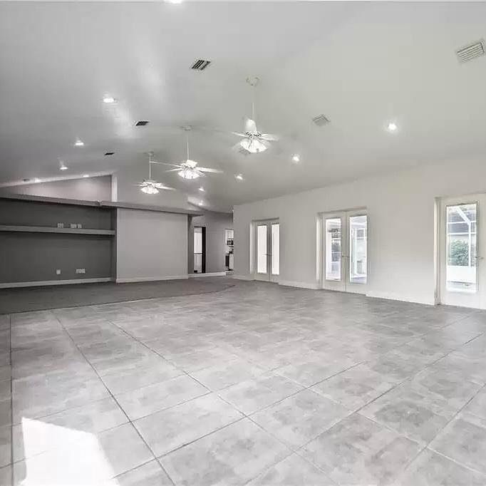 1st image of 808 Arietta Dr