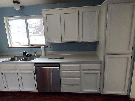 Kitchen from entryway.