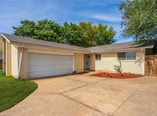 107 Meadowbrook Dr, Moore, OK 73160