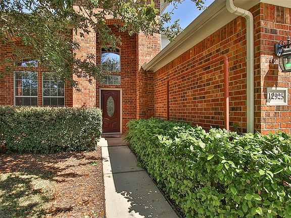 3rd image of 12925 Meadow Springs Dr