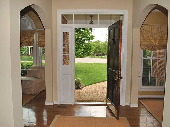 2nd image of 6040 Brentmoor Dr