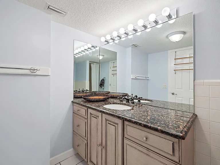 23 Royal Palm Point #A — Photo 9