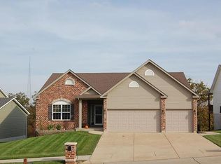 812 Konert Hill Dr, Fenton, MO 63026