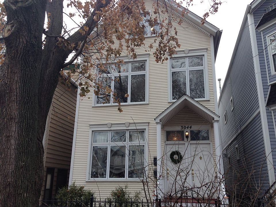 1st image of 3044 N Leavitt St #2