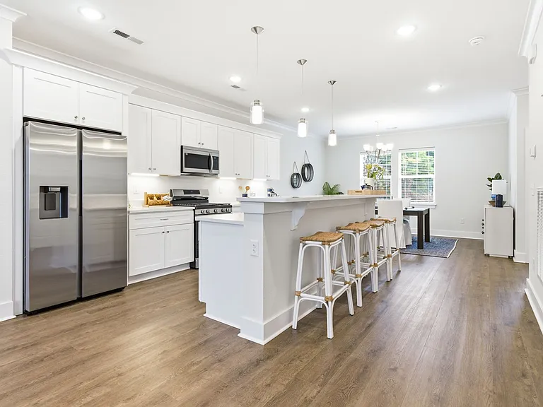 2923 Pretty Lake Ave #A — Photo 23