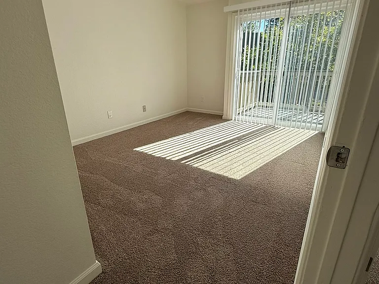 Cedarwood Apartments — Photo 32