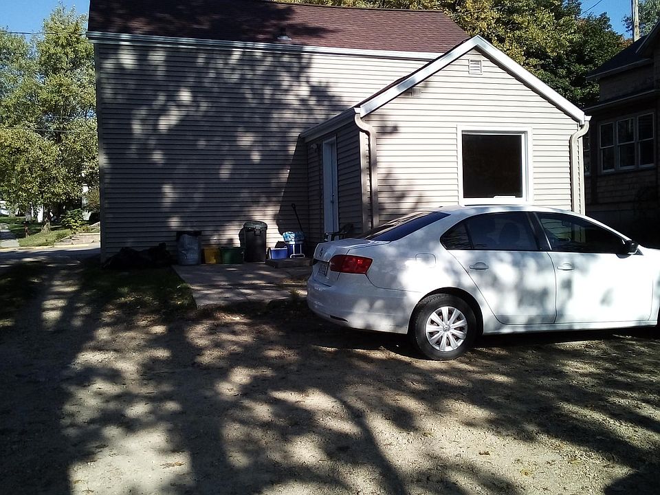 2nd image of 305 N Water St