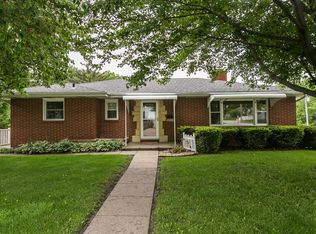 1995 Chaney Rd, Dubuque, IA 52001