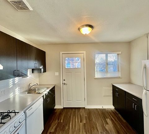4th image of 2424 N High St #2424