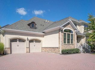 35 Windsor Ln, Ramsey, NJ 07446