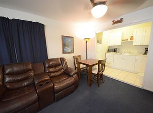 892 Hahaione St, Honolulu, HI 96825