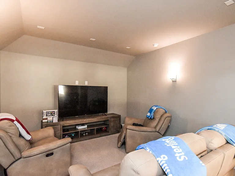 2516 Maidenhair Rd — Photo 19