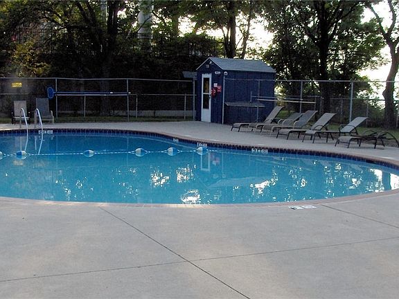 4th image of 11720 Edgewater Dr APT 405