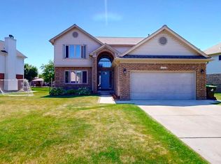 53266 Forestglade Dr, Chesterfield, MI