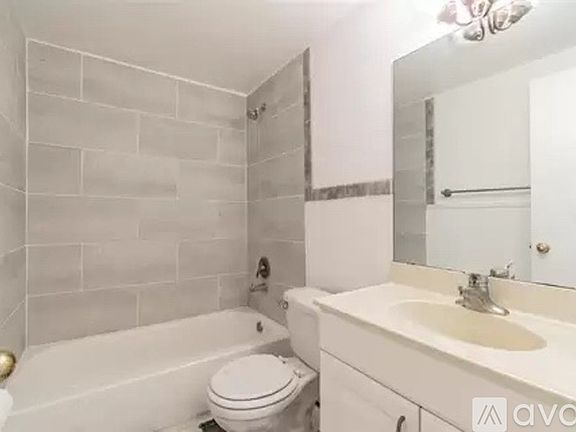 4th image of 2403 Roselawn Dr