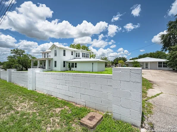 519 Fm 623 E, Pettus, TX 78146