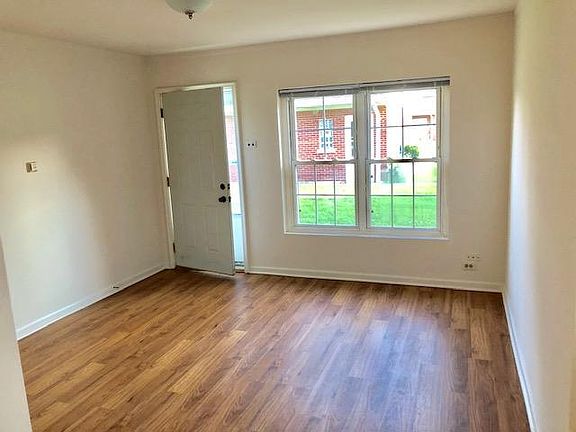 3rd image of 12827 Irving Ave APT 9