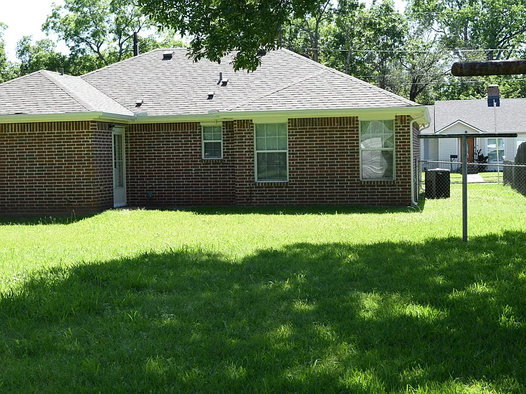 1143 N Lockhart St — Photo 11