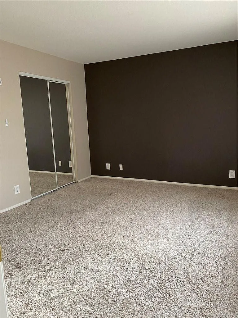 3 bed, 1111 sqft, $2,700 — Photo 2
